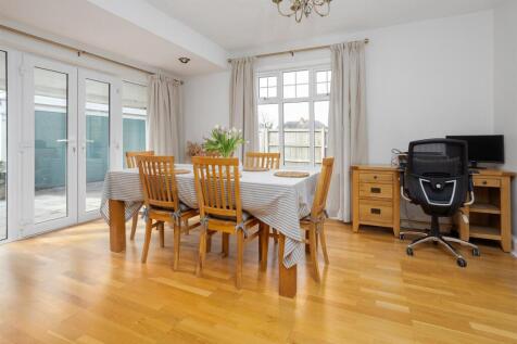 2 Barby Lane, RUGBY