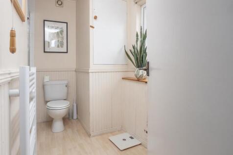 2 Barby Lane, RUGBY