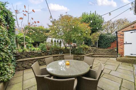 23 Main Road, Crick