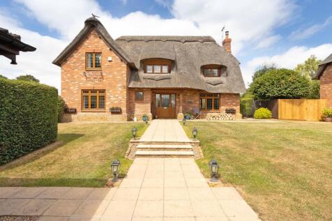 Honeysuckle Cottage, Stanford On Avon (41).jpg