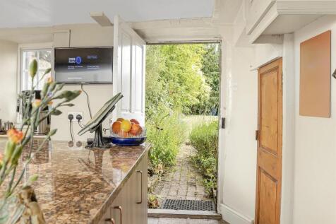 Greys Orchard, Barby