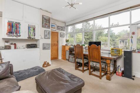Greys Orchard, Barby