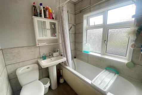 27 Belmont Road, Rugby (17).jpeg