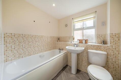 7 Rowe Close, Rugby