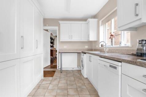 93 Clifton Road