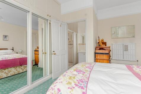 93 Clifton Road
