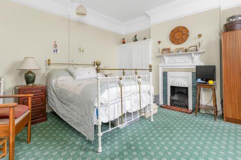 93 Clifton Road
