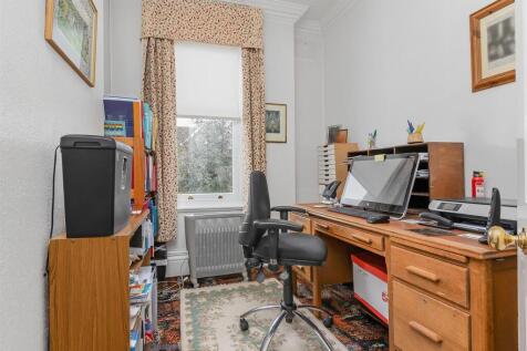 93 Clifton Road