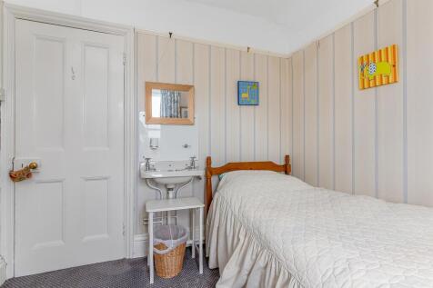93 Clifton Road