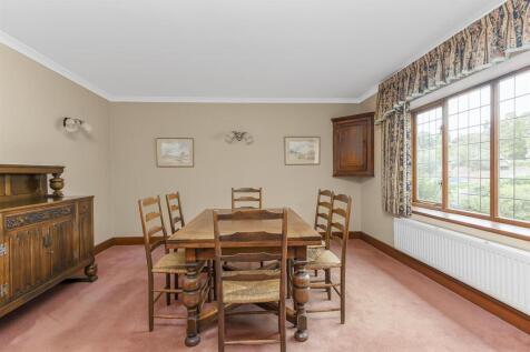 Home Close, Broadwell (20).jpg