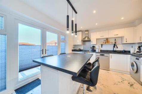 32 Ripon Way (18).jpg