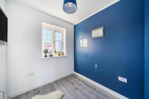 32 Ripon Way (3).jpg