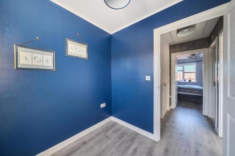 32 Ripon Way (4).jpg