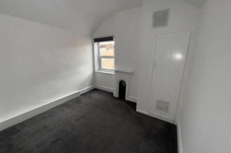 129a Clifton 2nd bedroom.jpg