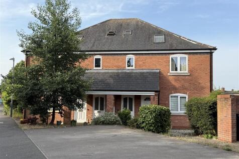 Front of house 2.jpg