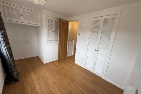 Bedroom 1a.jpg