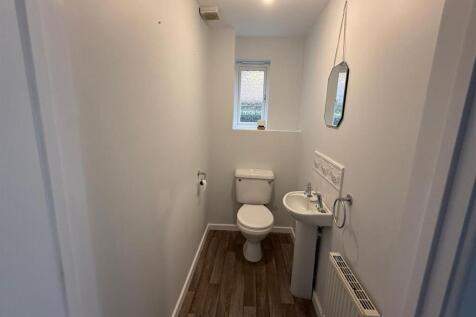 Downstairs Bathroom.jpeg