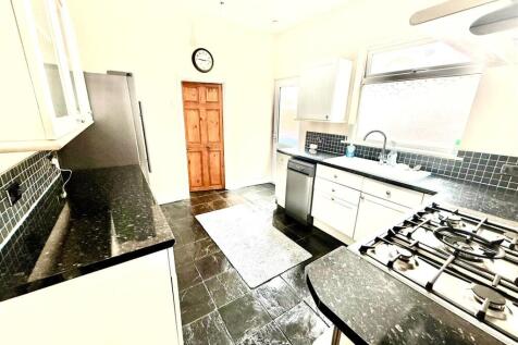 150 Murray Kitchen.jpg