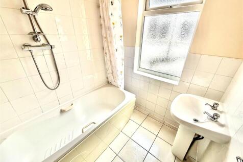 150 Murray Bathroom.jpg