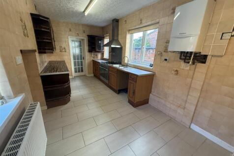 45 Lodge Road Kitchen (4).JPG