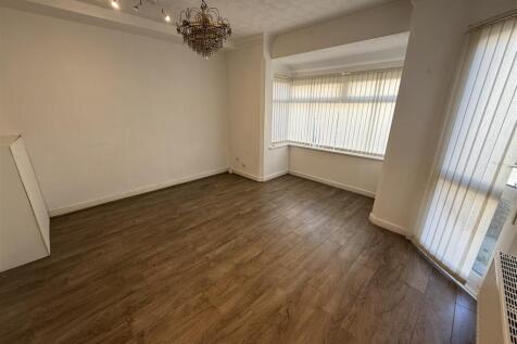 45 Lodge Road Lounge (2).JPG