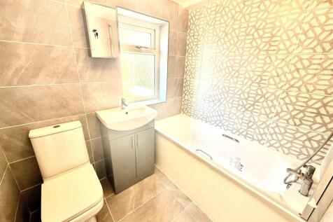 45 Lodge Road Bathroom.jpg