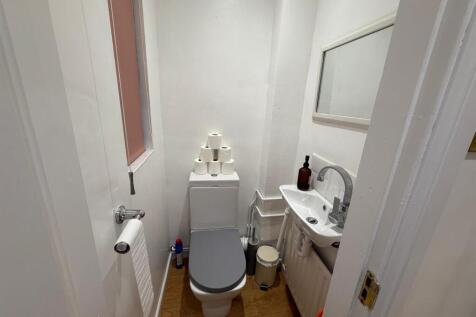 DOWNSTAIRS CLOAKROOM.jpeg