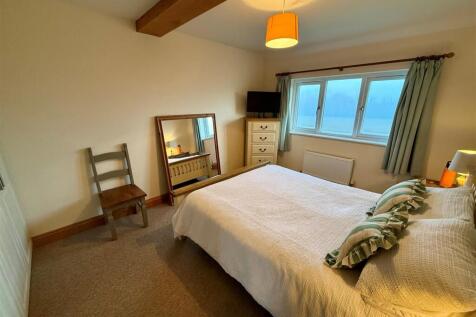 Dovecote Welford Master Bedroom.jpg