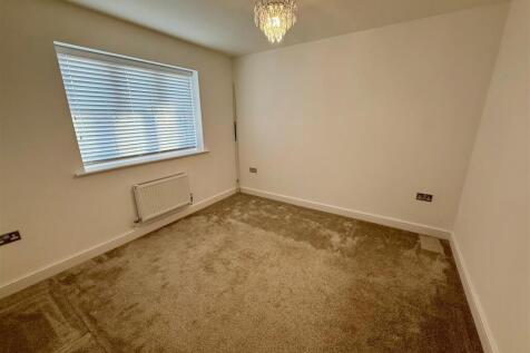 17 Foxglove Bedroom 3.jpg