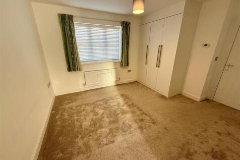 17 Foxglove Master Bedroom.jpg