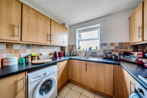 1372516-7-68ff886...