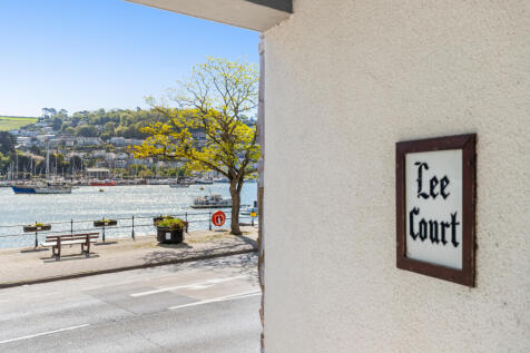8 Sign 1B Lee Court North Embankment Dartmouth - 2