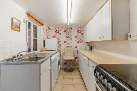 13 Kitchen 9 College Way Dartmouth - 250529