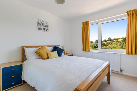 34 Mustard Bedrom Ebb Tide Higher Contour Road Kin