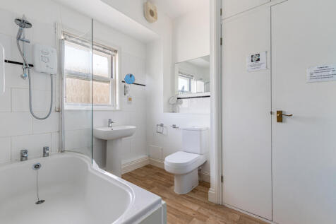 13 Bathroom 9 Raleigh Apartments - 250704