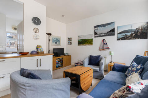 7 Sitting Room Area 9 Raleigh Apartments - 250704