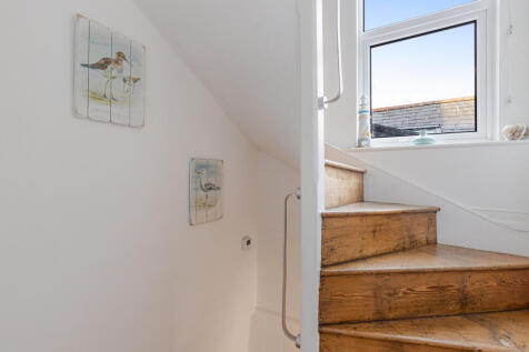 18 Stairs 69 South Ford Road Dartmouth - 250714