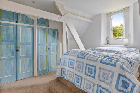 15 Main Bedroom 4 Sheplegh Court, Blackawton - 250