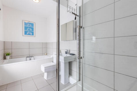16 Bathroom 4 Sheplegh Court, Blackawton - 250717