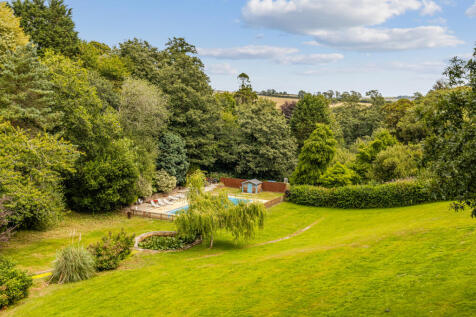 6 Grounds &amp; Pool 4 Sheplegh Court, Blackawton - 25