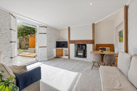 8 Sitting Room Windrush 7a Ridge Hill Dartmouth - 