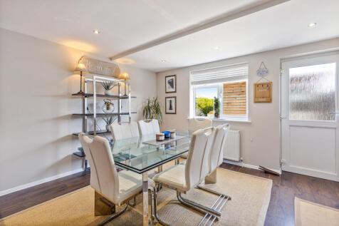 9 Dining Area 1 Lord Nelson Drive, Dartmouth, Town
