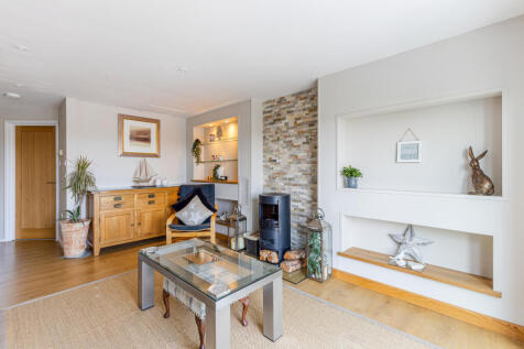 14 Sitting Room 1 Lord Nelson Drive, Dartmouth, To