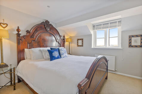17 Bed 1 1 Lord Nelson Drive, Dartmouth, Townstal 