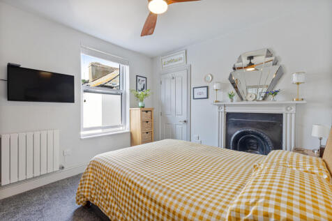 A10 - Apartment 2 10 Foss Street, Dartmouth, The N