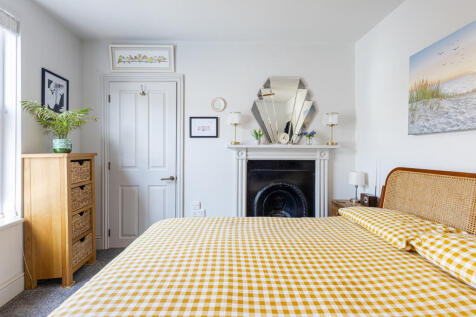 A11 - Apartment 2 10 Foss Street, Dartmouth, The N