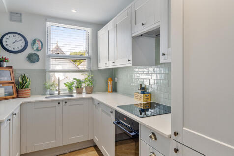 A07 - Apartment 2 10 Foss Street, Dartmouth, The N