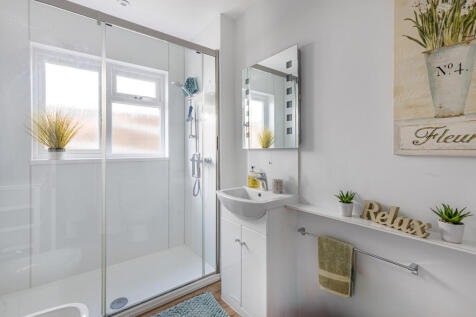 21 Shower Room 33 Churchfields, Dartmouth - 250911