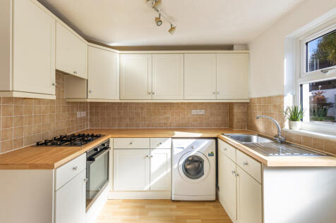 12 Kitchen 69 Hermitage Road Dartmouth - 250911