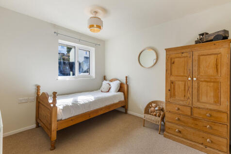 20 Bedroom 69 Hermitage Road Dartmouth - 250911
